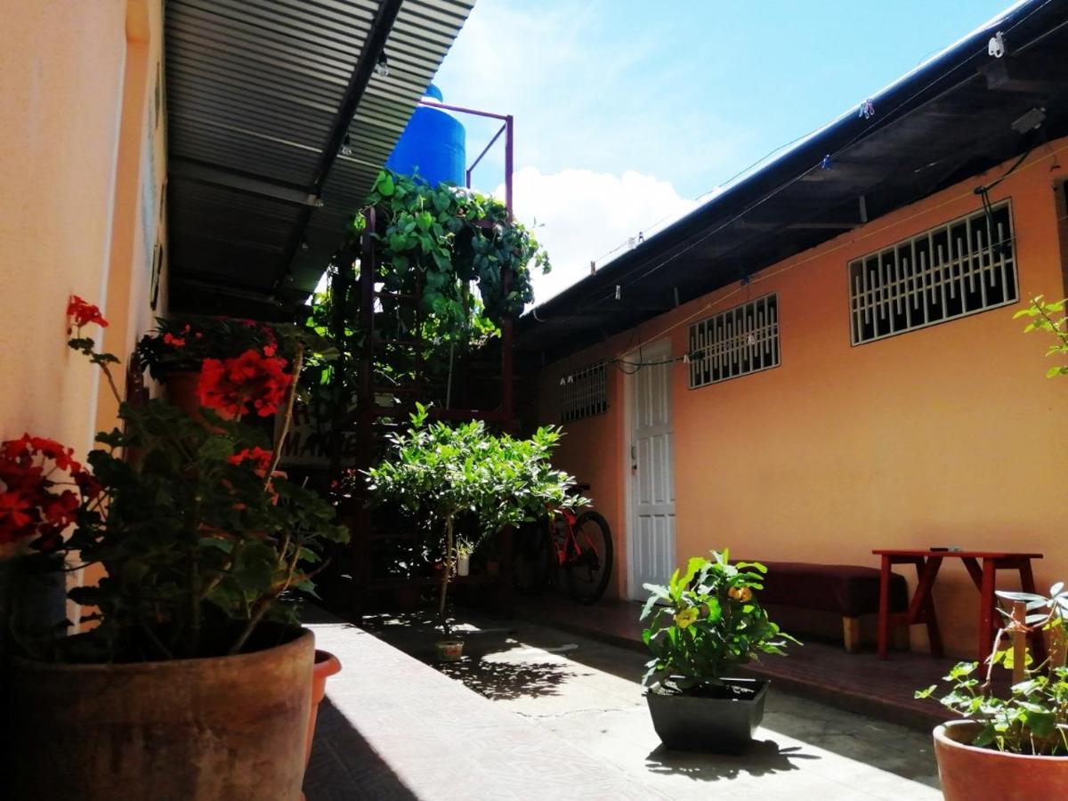 Hostal Mariella Эстели Экстерьер фото