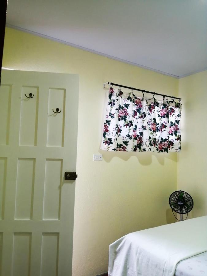 Hostal Mariella Эстели Экстерьер фото